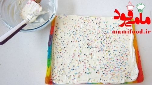 کیک رولت رنگین کمانی