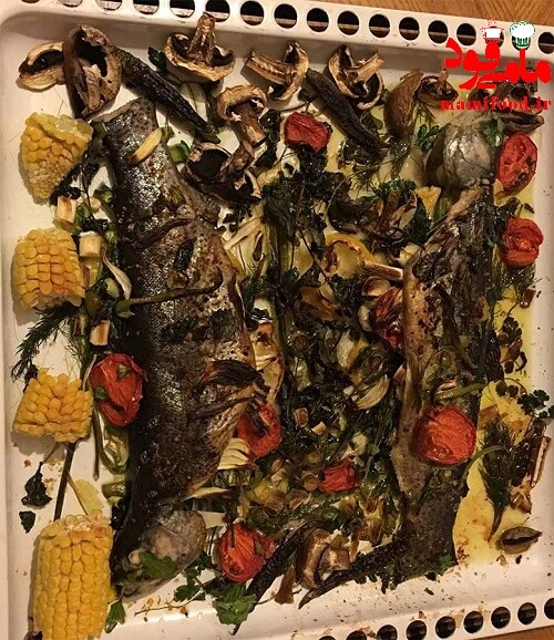 ماهی بریان شده با سبزیجات در فر