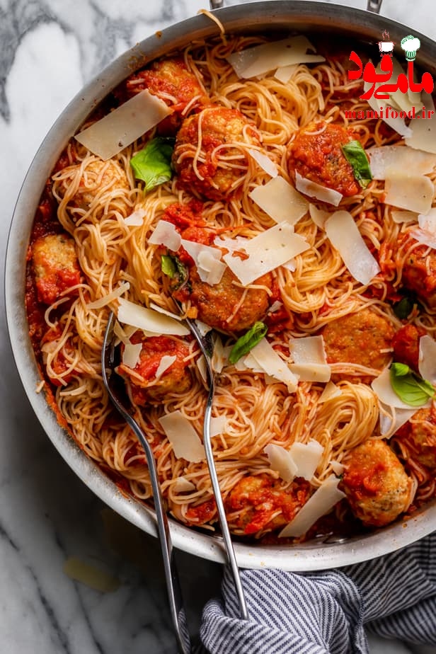 کوفته مرغ با اسپاگتی و سس گوجه فرنگی
